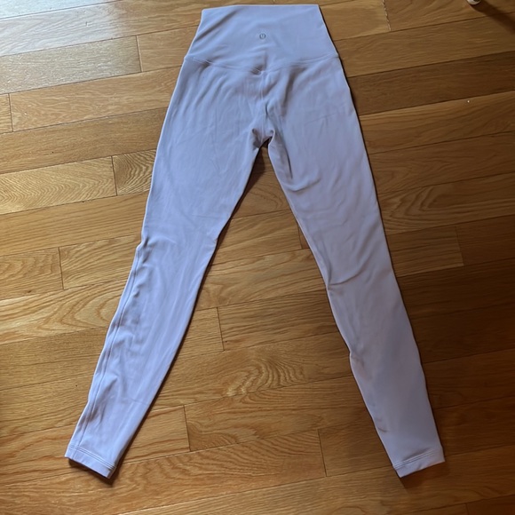 Lululemon Size 4 align leggings in light purple - Picture 4 of 5